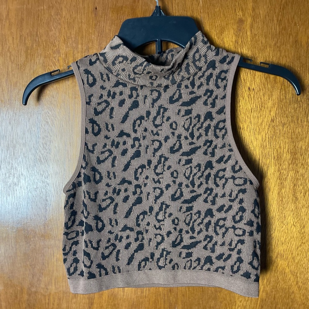 Cheetah Print Crop Top (M/L)